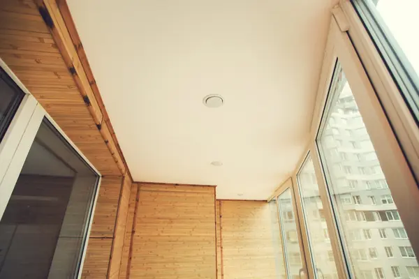 Остекление, утепление и отделка балкона в восточном стиле