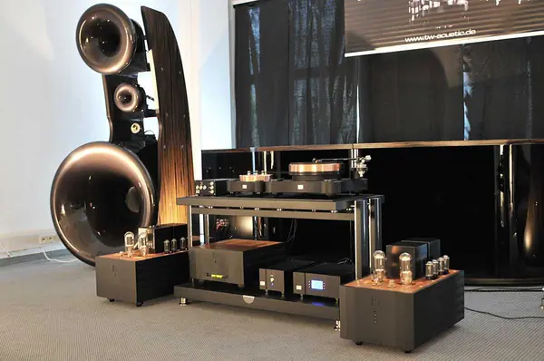 Hi-Fi оборудование в интеотерах.