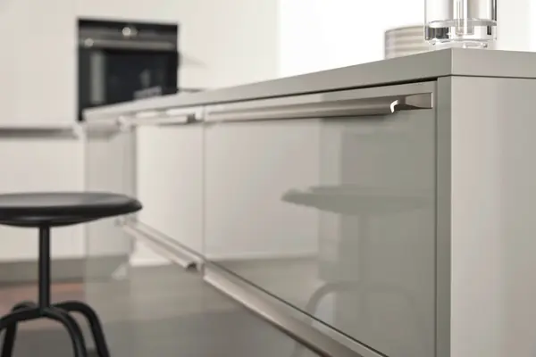 Fine Lack/Platingrau HG – Tavola/Eiche Barolo