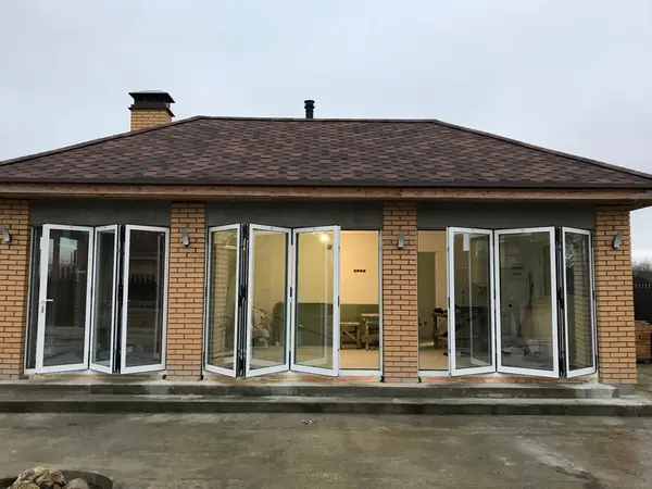 Двери в раскрытом состоянии