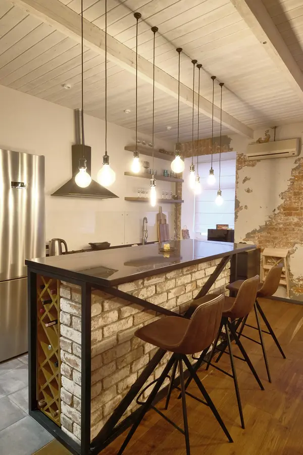 Гостиная с видом на барный стол