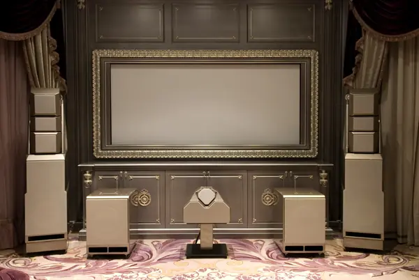 Кинотеатр в частном доме