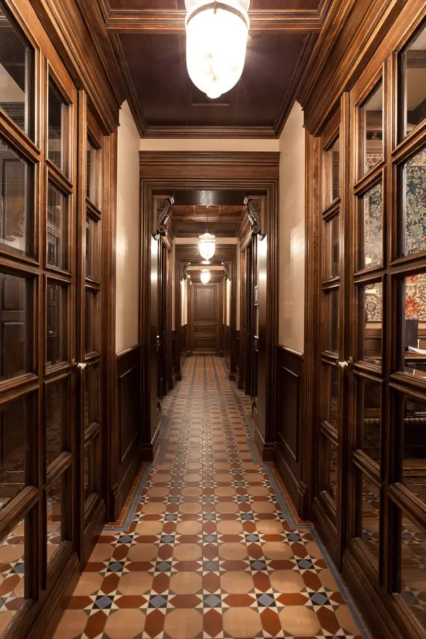 Прихожая в классическом английском стиле