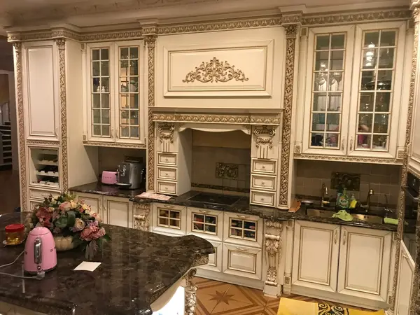 Кухня в классическом стиле (загородный дом)