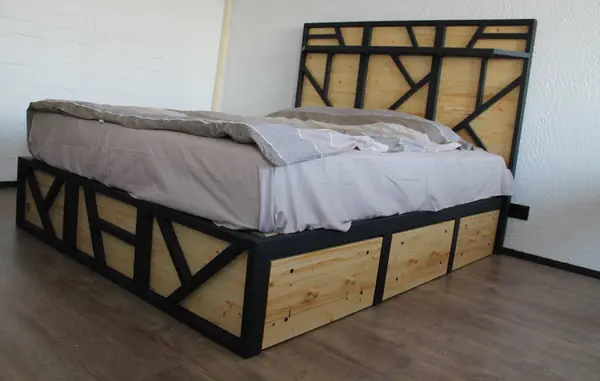 Кровать с выдвижными ящиками