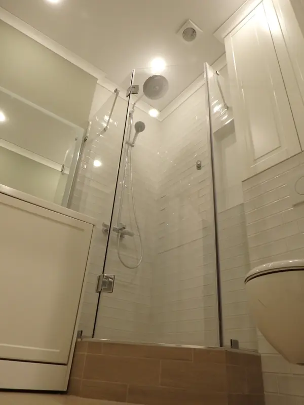 Счастье на Мичуринском - отделка санузла с душевой кабиной в новостройке