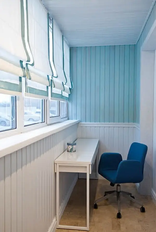 Рабочее место на балконе