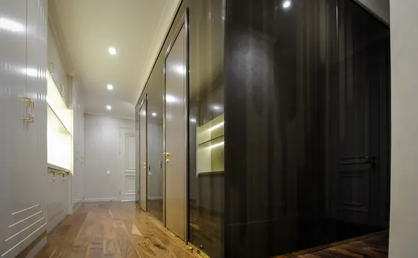 Облицовка стен стеклом