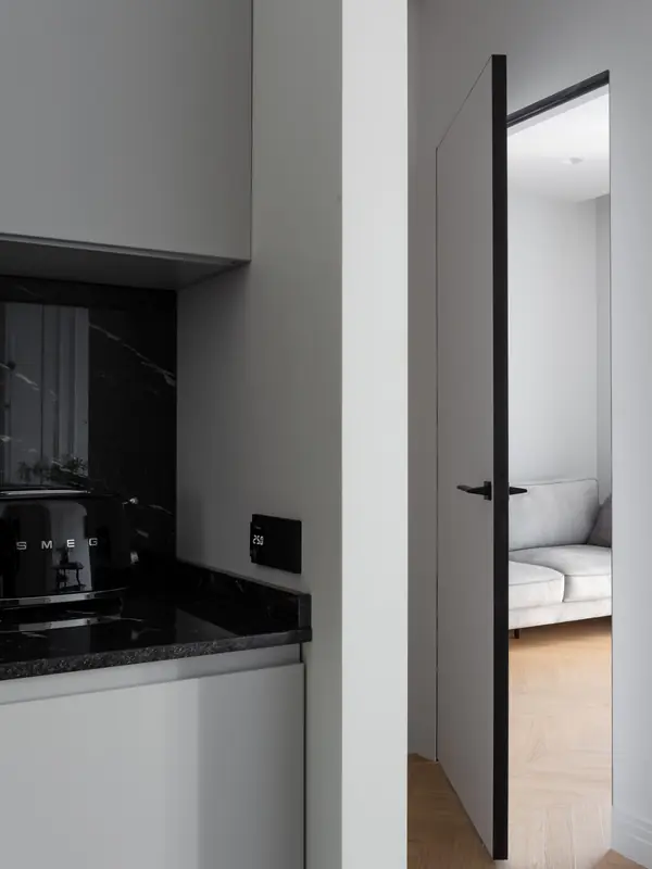 Графичный "Черно-белый" интерьер для студентки архитектурного ВУЗа