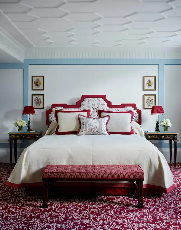 отель Lanesborough в Лондоне, где вся корпусная мебель-фабрики Jonathan Charles