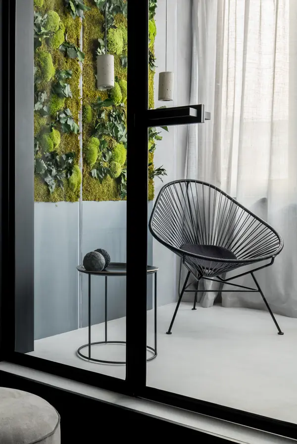 "Белый, серый и графит"