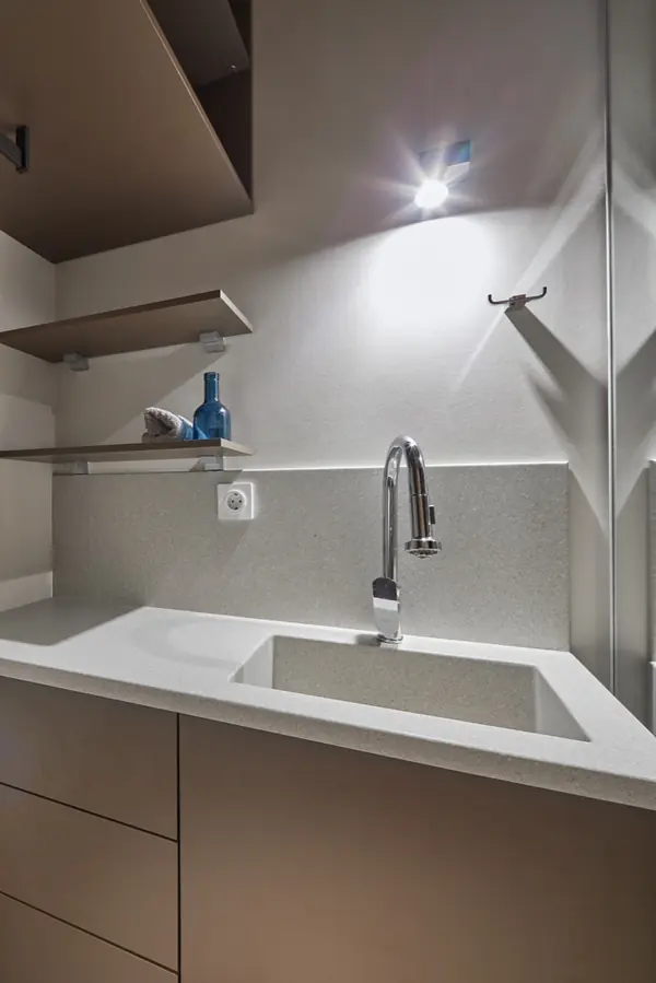 Квартира с видом на городскую набережную