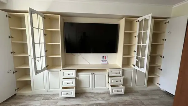 Шкаф в гостиную