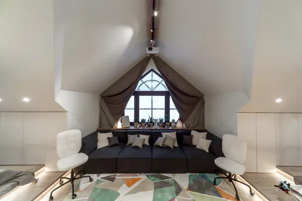 Детская с балкончиками в мансарде