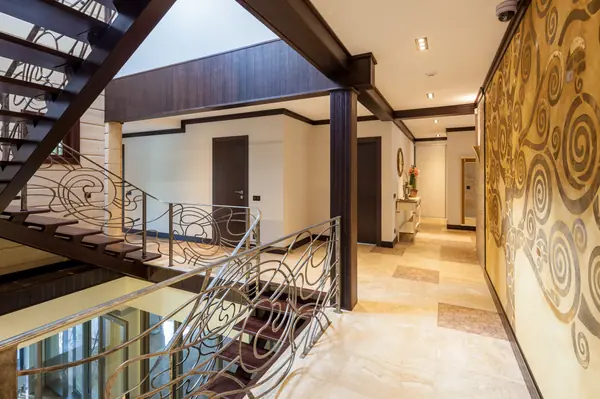 Интерьер трехэтажного загородного дома в Нижегородской области