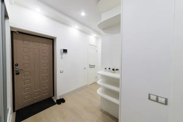 Трёхкомнатная квартира в светлых тонах!