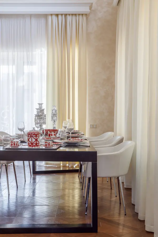 Дом с круглым окном