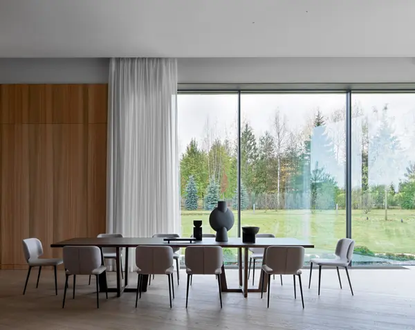 Дом из архитектурного бетона в поселке “Миллениум Парк”