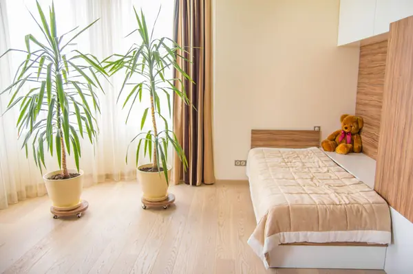 Квартира г. Киев ул. Молдавская 140 м кв.