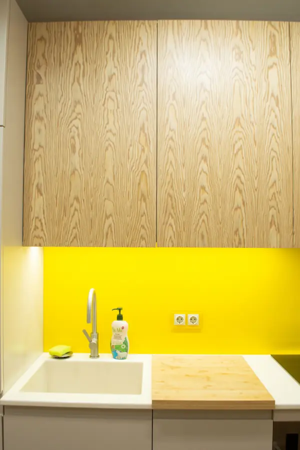 Яркая современная кухня