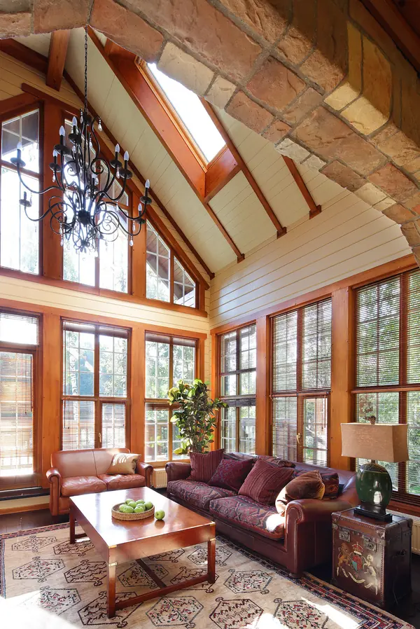 Деревянный дом в стиле американского кантри