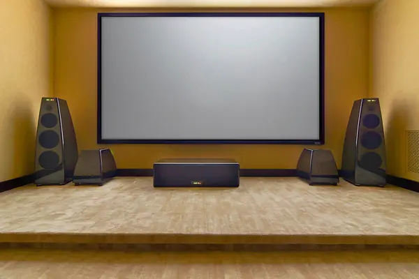 Домашний кинозал на Новой Риге