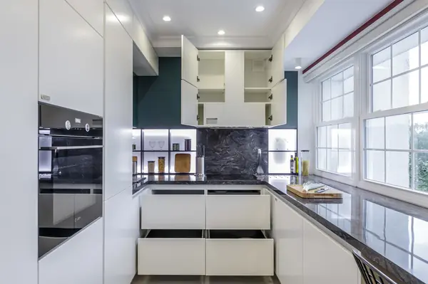 «Квартирный вопрос»: «Гранатовая кухня»