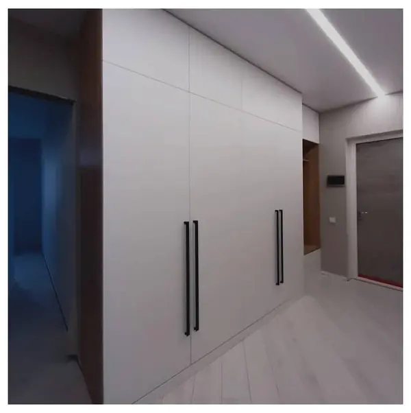 Прихожая в белом цвете