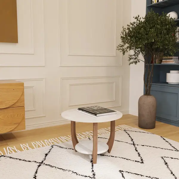 Журнальный столик ДОМОВОЙ белого цвета в гостиной