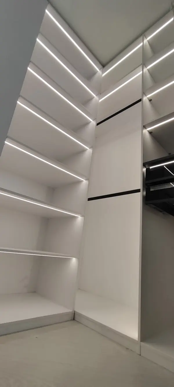 Минималистичная гардеробная