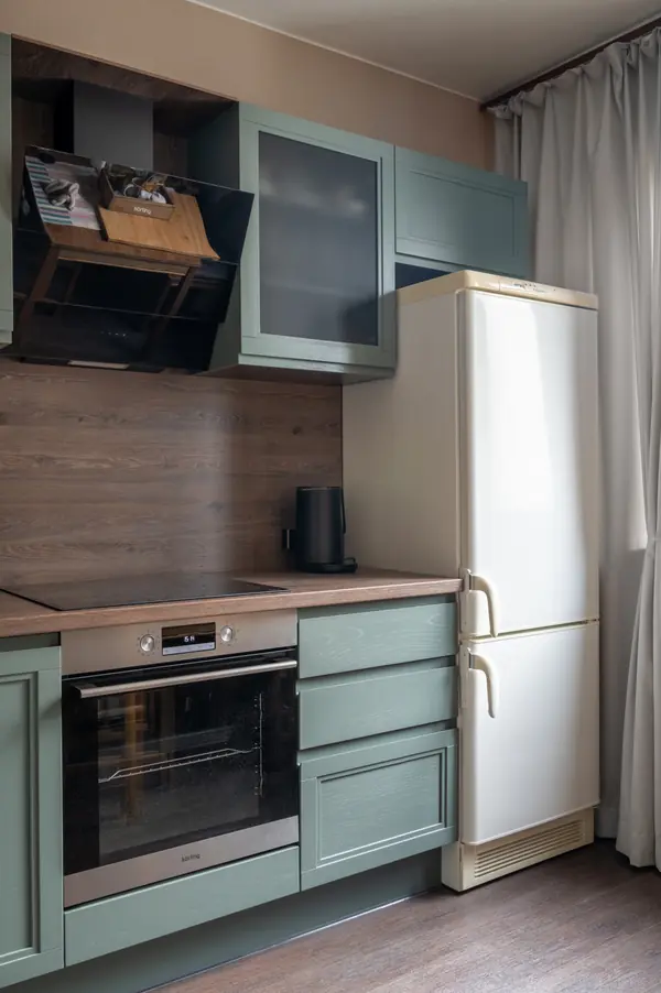 Кухня из массива с интегрированной ручкой