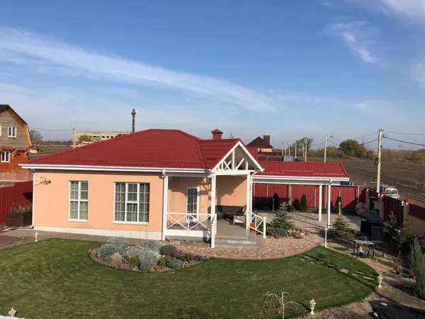 Уютный дом с двумя спальнями и террасой