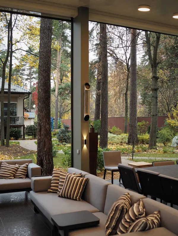 Павильон с летней кухней и домашним кинотеатром