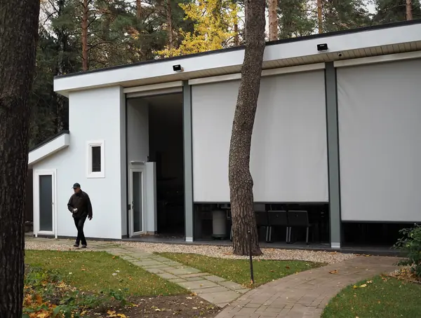 Павильон с летней кухней и домашним кинотеатром