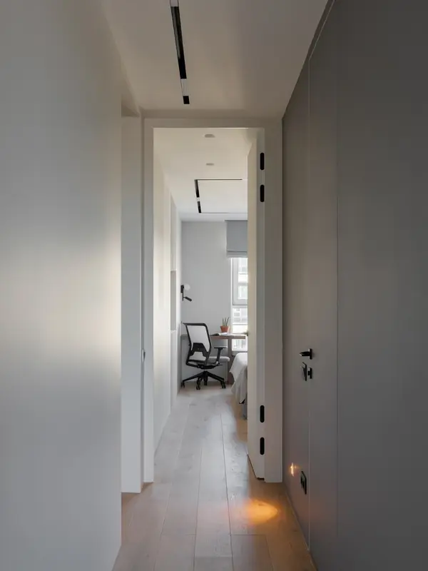 Квартира со стеклянной стеной и терраццо