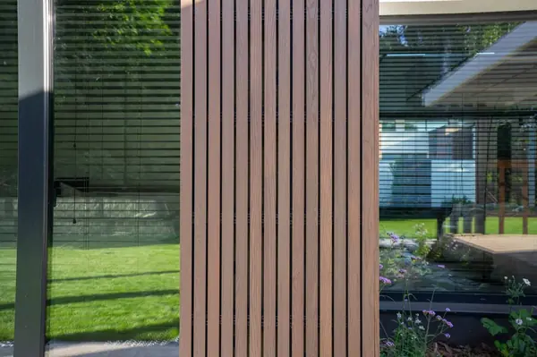 Реечный фасад из массива Термоясеня