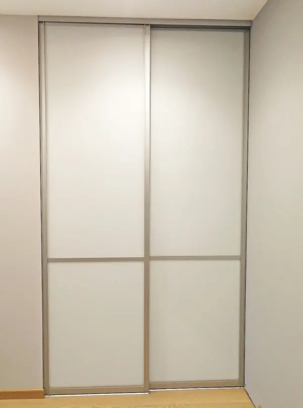 Раздвижные двери в гардеробную комнату raumplus