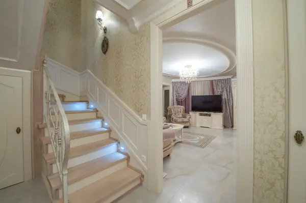 Двухуровневая квартира. Неоклассика (150 кв м).