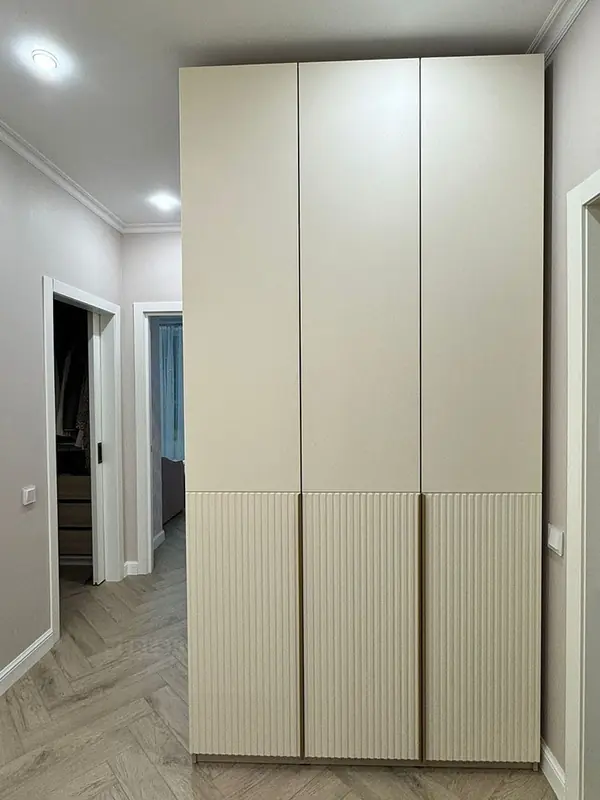 Распашные шкафы