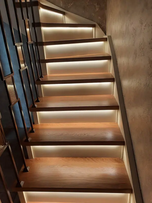 Деревянная лестница в квартире