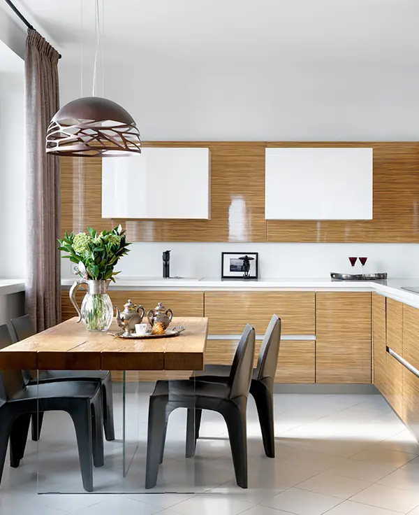 Кухня Giulia Novars в отделке из шпона зебрано