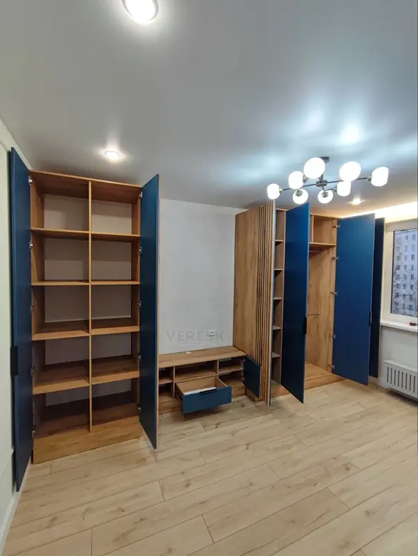 Распашные шкафы