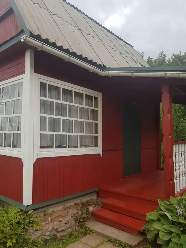 Покраска деревянного дома