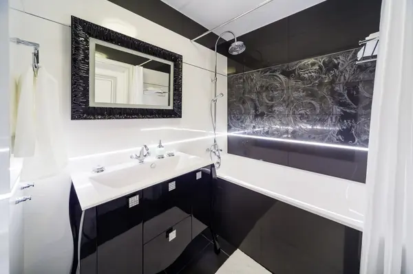 Квартира с гипсовым барельефом