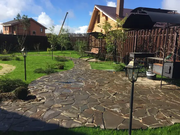 Ландшафтный дизайн участка треугольной формы