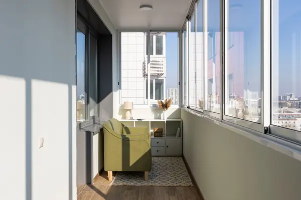 Двухкомнатная квартира под сдачу. Лоджия