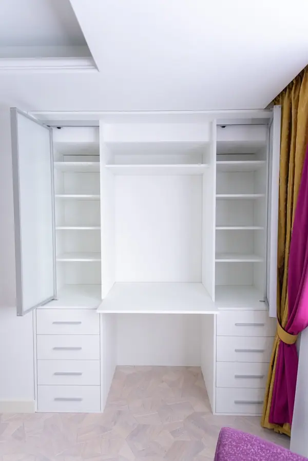 Гардеробная raumplus с комодом-островом