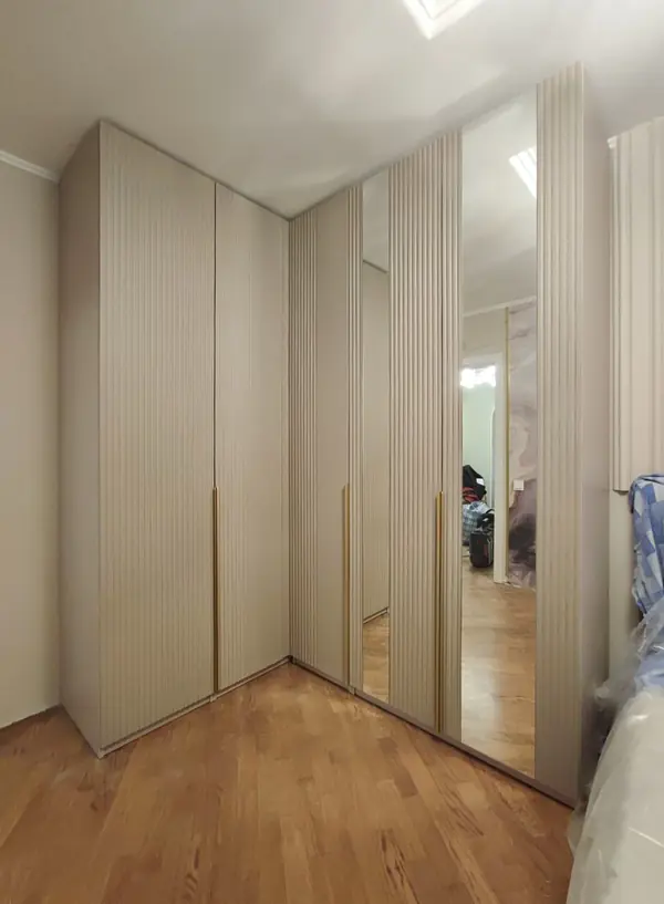 Распашные шкафы