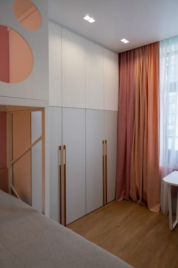 Московский, 183