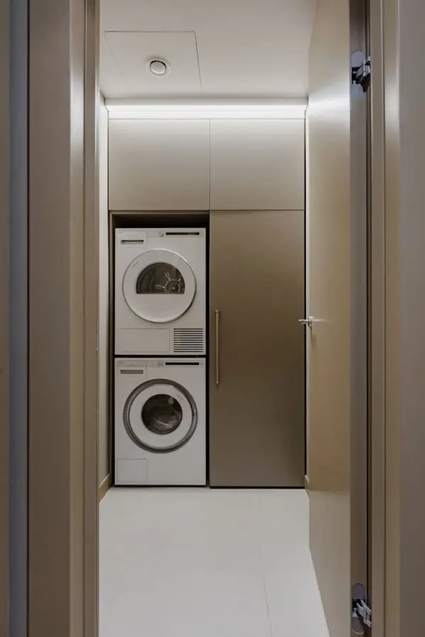 Шкаф в постирочную для стиральной и сушильной машин